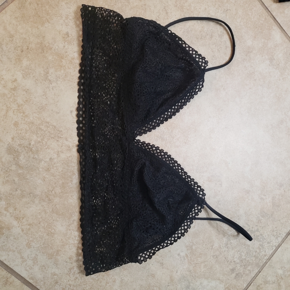Victoria's Secret Bralette black eyelet feature, s